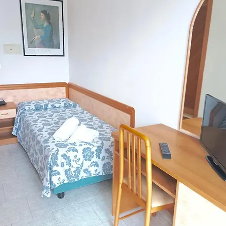 President Pool & Room-3